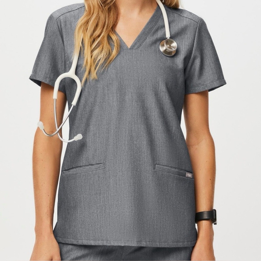 Set-FIGS Grey/Graphite V-Neck Scrub Top & Cargo Pants